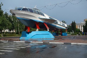 Судно на подводных крыльях "Метеор - 1" на площади Буревестника
