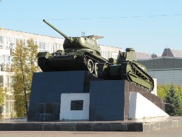 Памятник танкам на площади Славы
